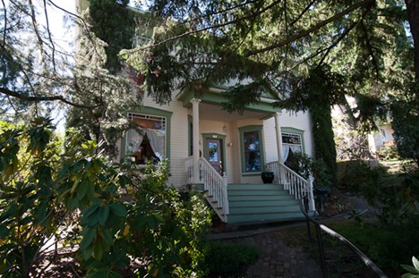 Nightingales Inn Bed & Breakfast